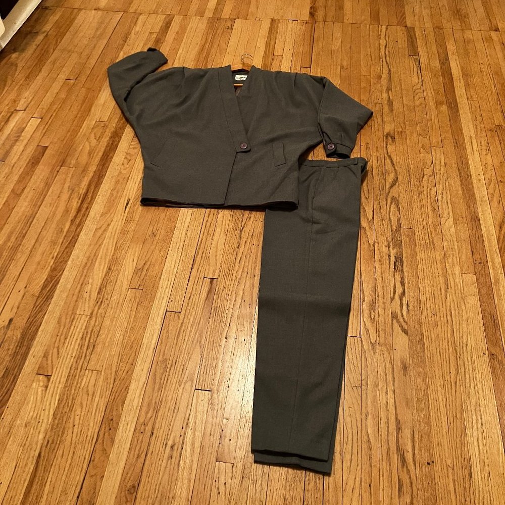 GLENSPORT size 3 grey pant suit